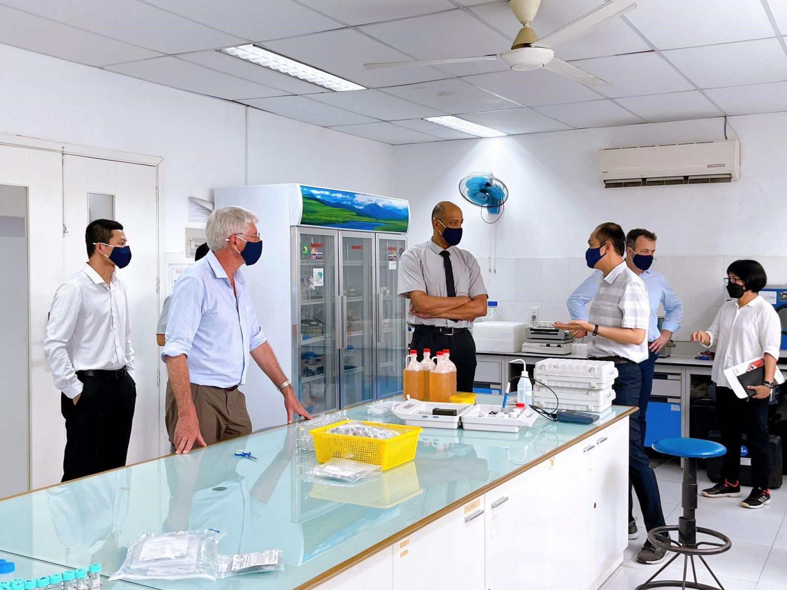 IRD delegation at the laboratory. Photo: Tien Doan