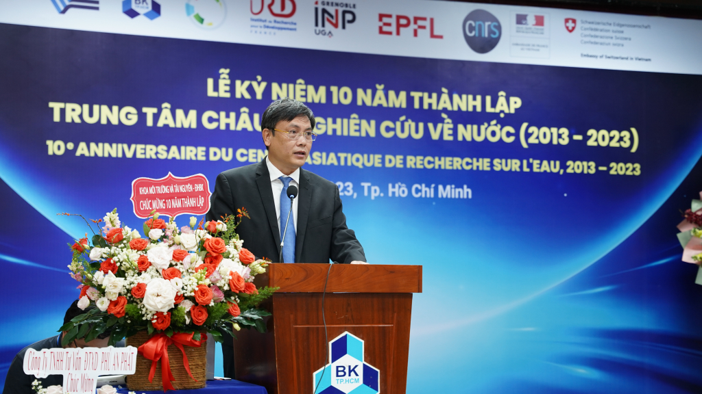 VNU-HCM Vice Chancellor Assoc. Prof. Dr. Nguyen Minh Tam spoke at the ceremony
