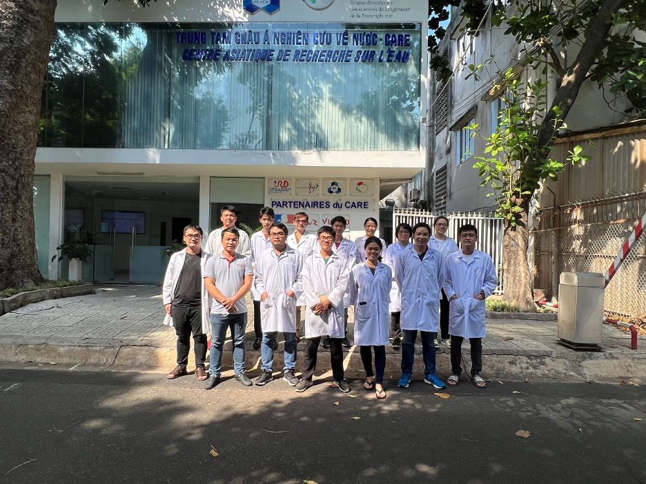 Group photo at the main gate of CARE Center. Photo: Le Thi Minh Tam