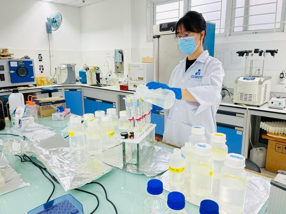 Ms. Hoang Mai Nhu during her research activities at the CARE laboratory