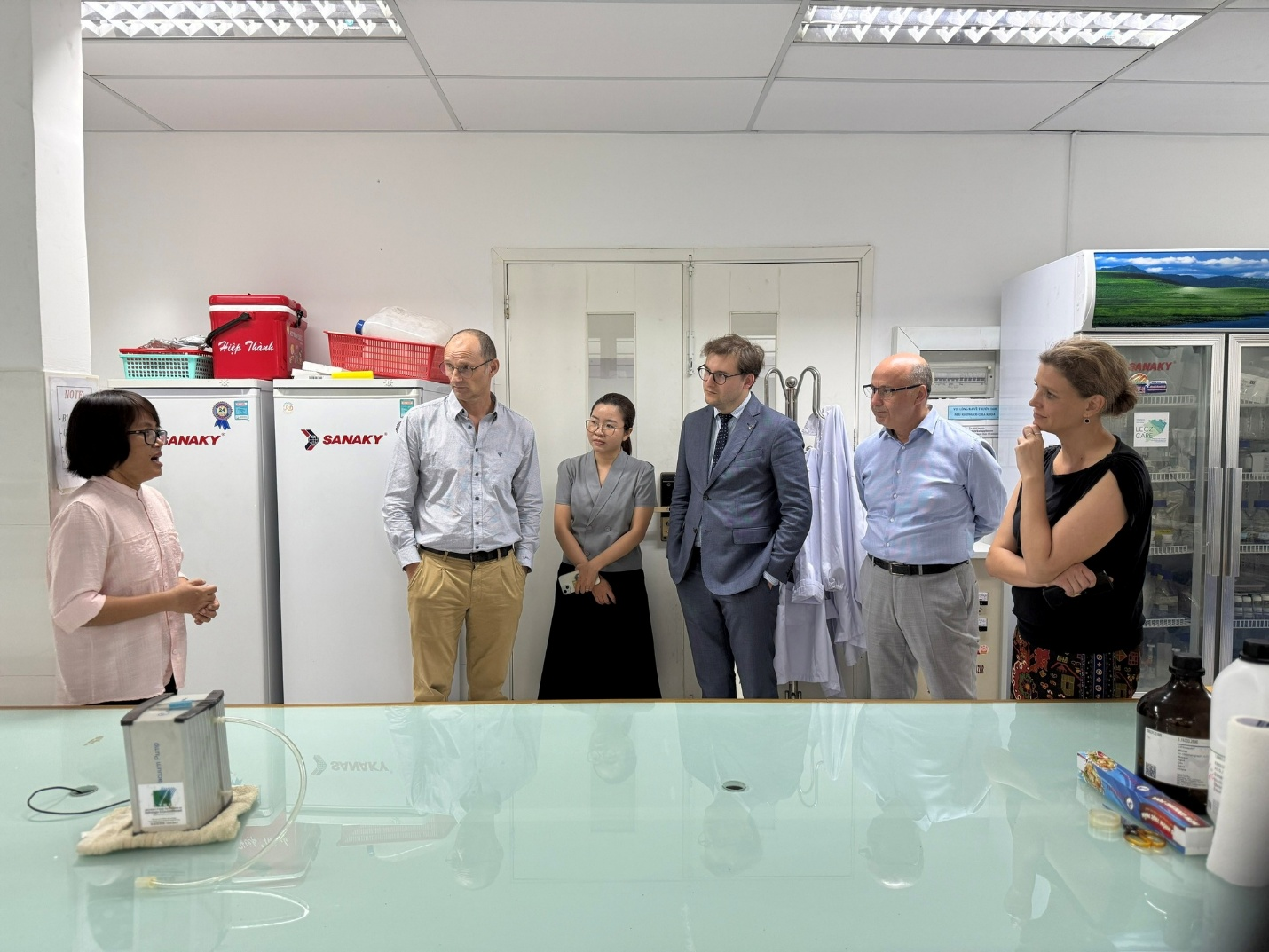 The UGA delegation visiting the CARE laboratory.
